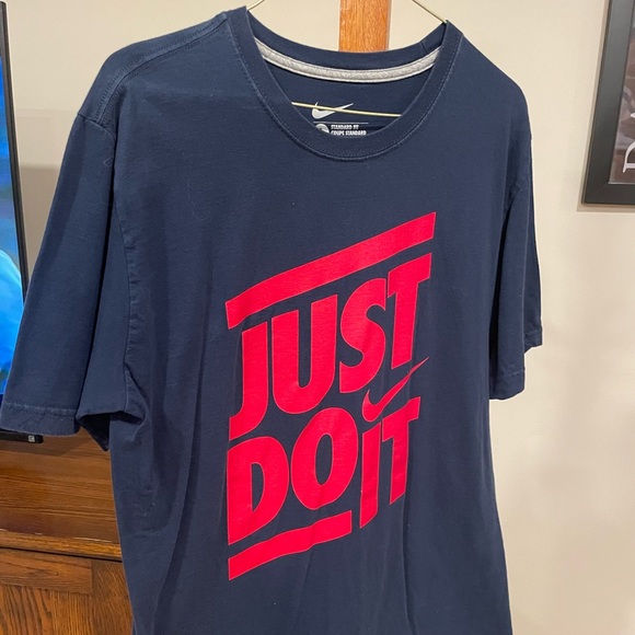 Nike tshirt - Picture 1 of 1